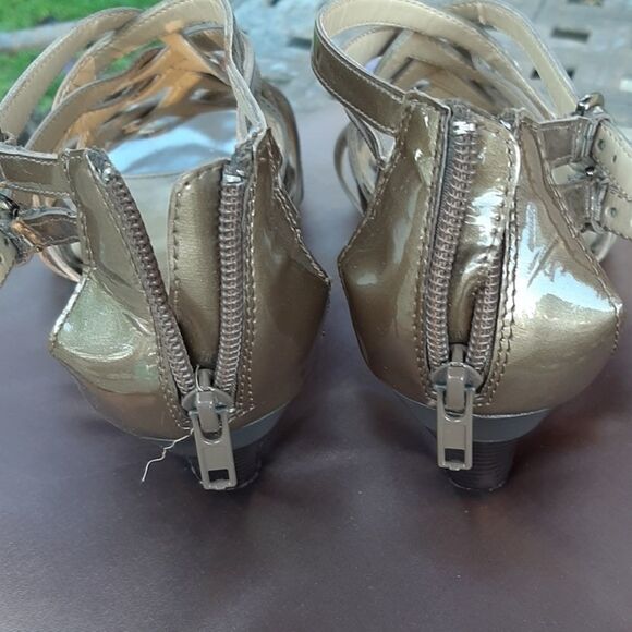 3/10$ Circa Joan David gold/bronze Strappy wedges - Picture 5 of 6